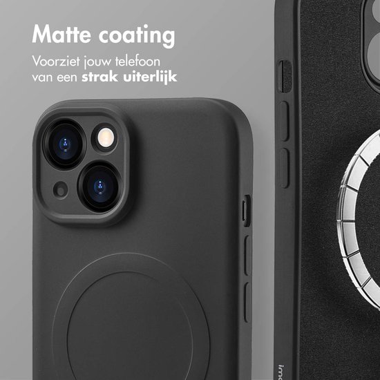 Zwarte telefoonhoes met matte coating en magnetische ring voor MagSafe.