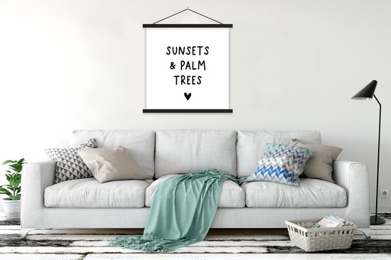 Posterhanger incl. Poster 120x120 cm - Schoolplaat - Engelse quote "Sunset & palm trees" met een hartje tegen een witte achtergrond - Textielposter - Zwarte latten