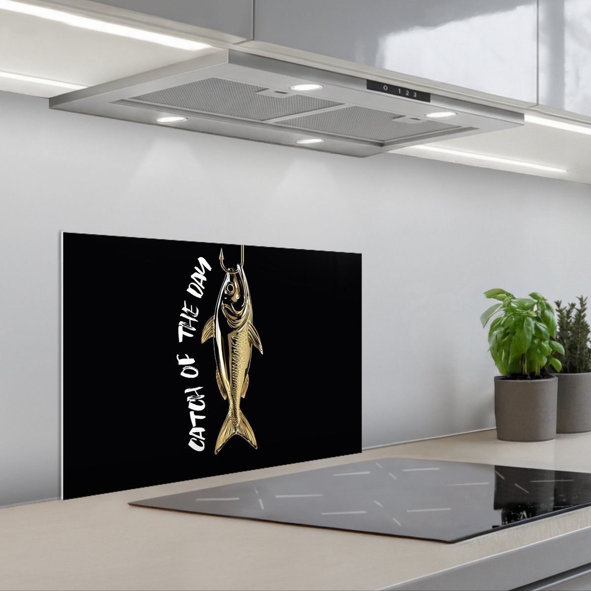 KitchenYeah Spatscherm 60x40 cm Zelfklevende achterwand Vis Zwart Goud Tekst Keuken muurbeschermer Spatwand fornuis