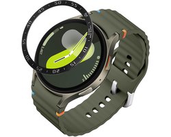 kwmobile Beschermende Ring geschikt voor Samsung Galaxy Watch 7 44mm Fitness Tracker - Bezel Ring voor smartwatch - Beschermring voor smartwatch in zwart / zilver.