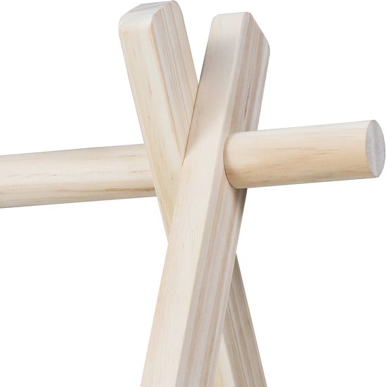 Close-up van de kruisverbinding van een houten babygym.