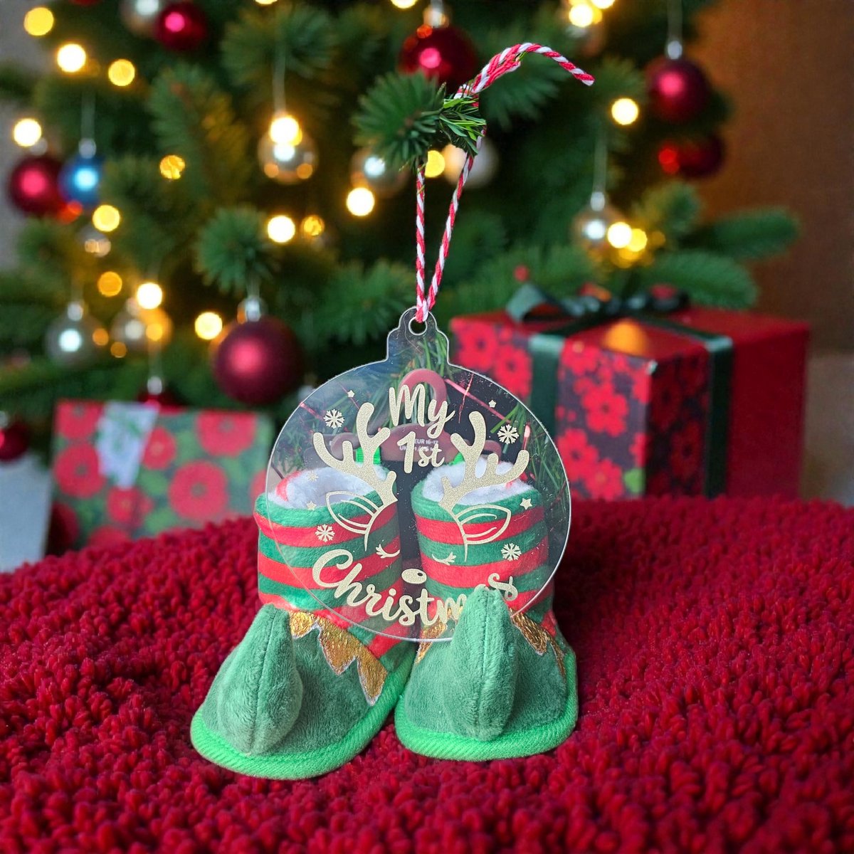 Babyslofjes Elf – Maat 18–19 – Feestelijk Kerstcadeau met Plexiglas Kerstbal “My First Christmas”