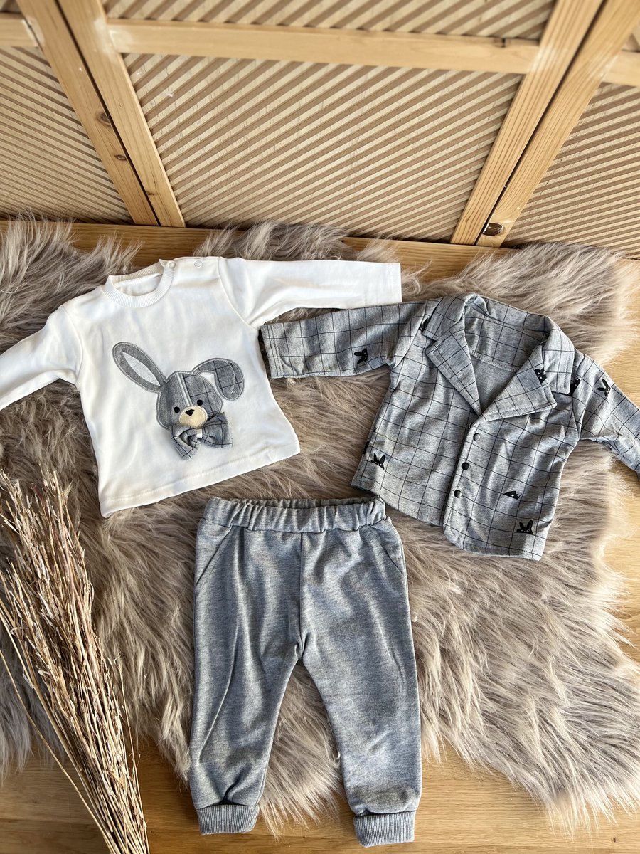 luxe baby pak -jongensset-jongenspak- drie delige katoenen baby set- vest (blazer), broek ,poloshirt -kleur grijs wit -18 tem 24 maanden maat 92