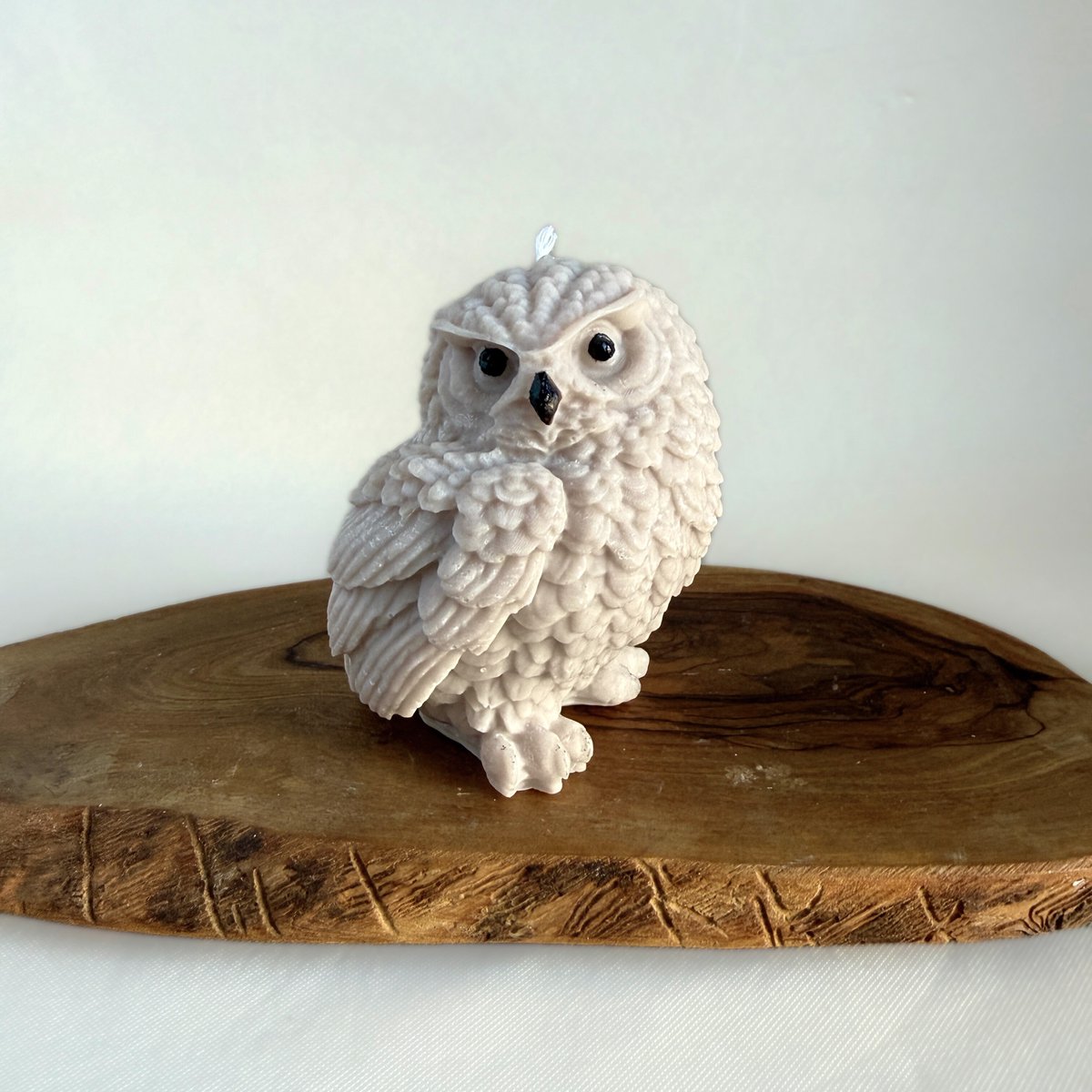 Uil - Figuurkaars -Beige decoratieve dierkaars van Koolzaadwas