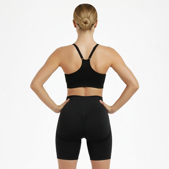 Zwart sport BH met ruches, van achteren gezien, met spaghettibandjes en een racerback.