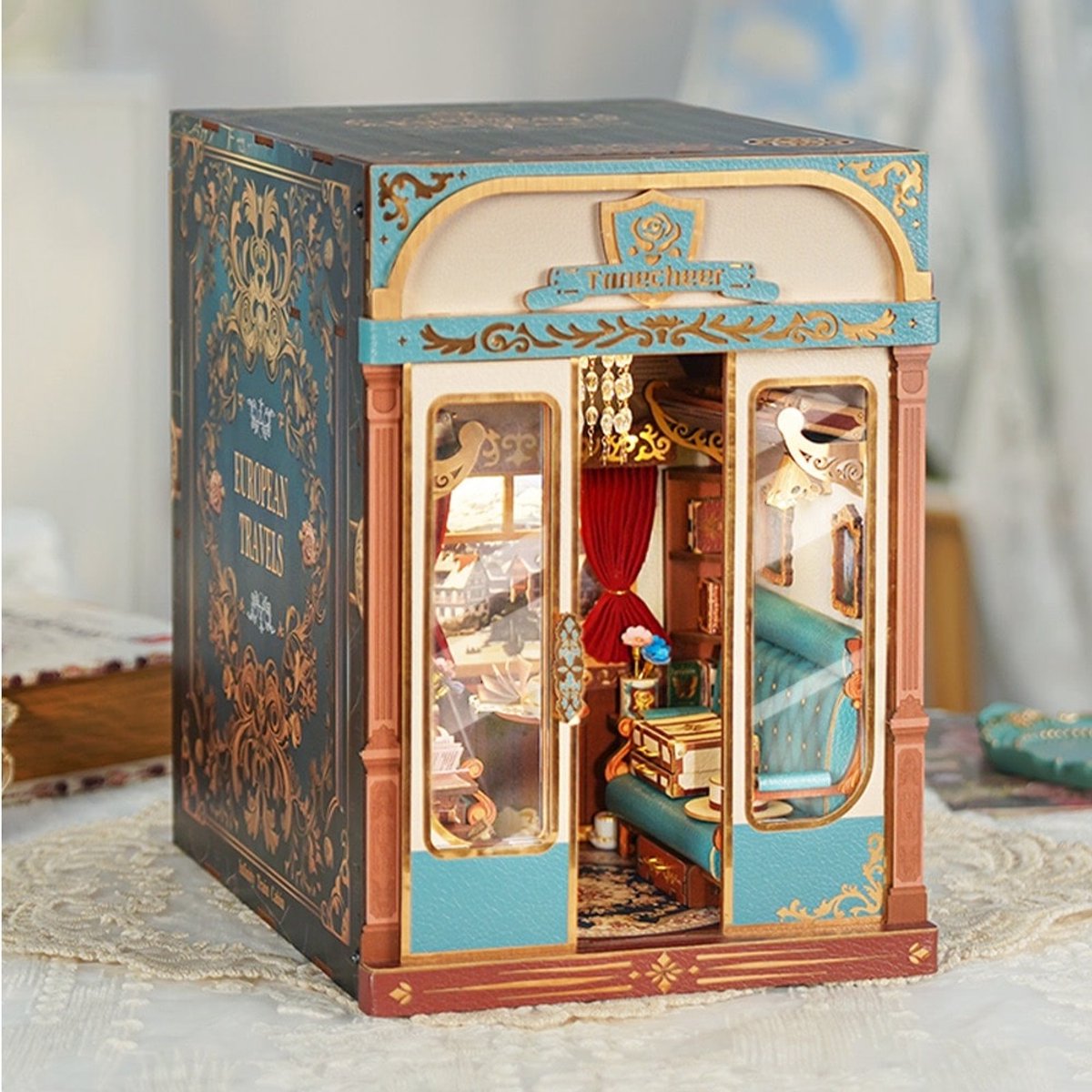 Tonecheer European Travels Book Nook Bouwpakket - Modelbouw - 15,8 x 22,4 x 22,5 cm - Houten 3D Puzzel - Boekensteun - LED-licht - Bewegingssensor Licht - Boekenhouder — afbeelding 2