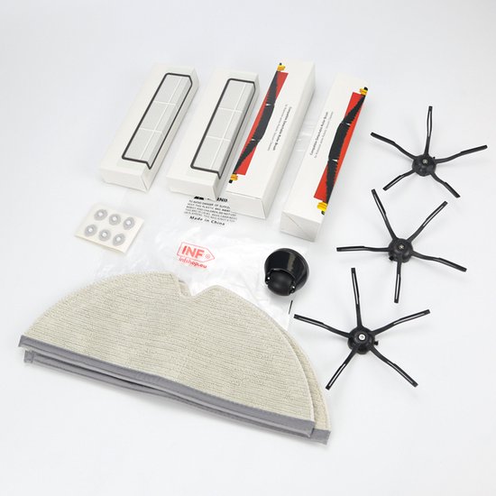 Een verzameling van Roborock stofzuigeraccessoires, waaronder filters, dweilen, borstels en een wiel.