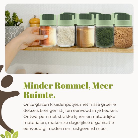 Hand pakt een glazen kruidenpotje met groen deksel van een houten plank. Potjes gevuld met specerijen.