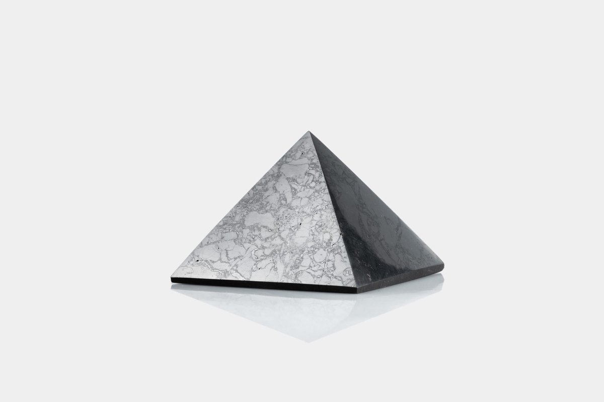 Shungiet - shungite piramide 120 mm