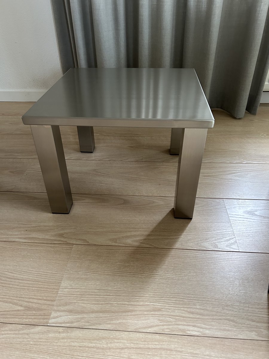 Bijzettafel Stuttgart, RVS bijzettafel, tafel RVS, RVS tafel op poten