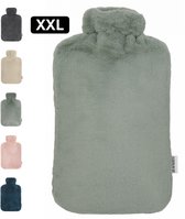 Overzicht van beschikbare kleuren kruiken, met een grote lichtgroene kruik XXL op de voorgrond.