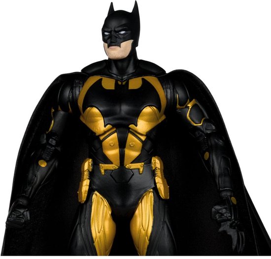 Close-up van Batman Earth-2 actiefiguur, met zwart en goud pantser.