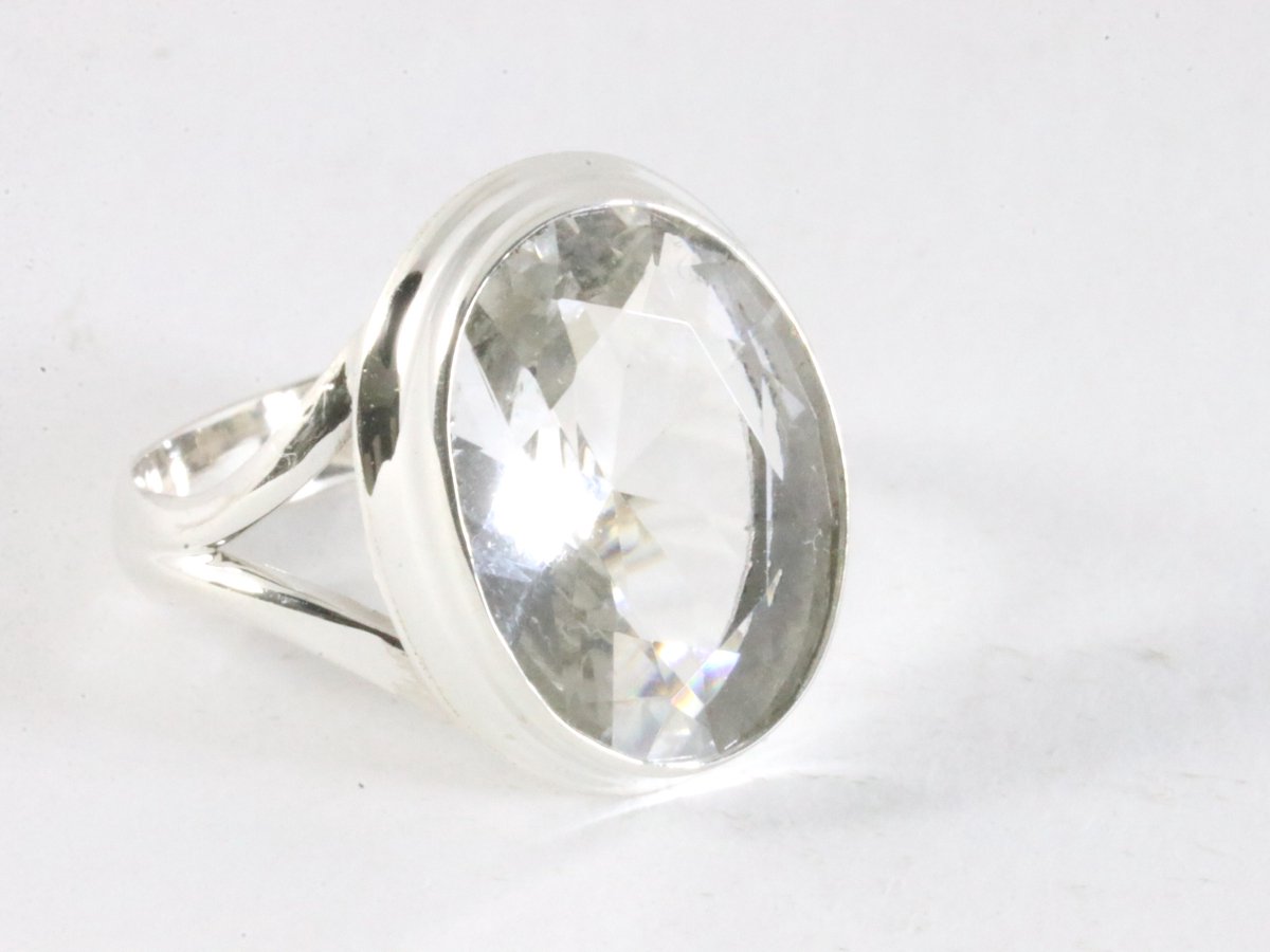 Ovale zilveren ring met bergkristal - maat 22