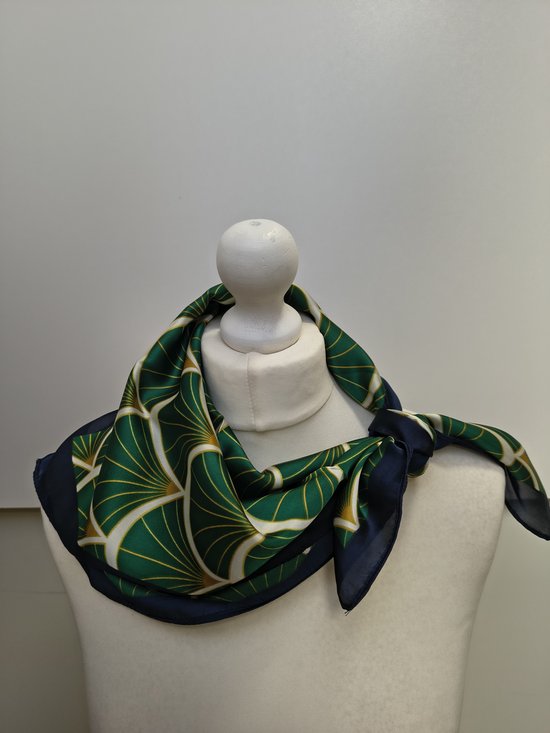 Vierkante dames neksjaal Eliane-fantasiemotief-waaierpatroon-groen-wit-zwart-rotan goud-70x70