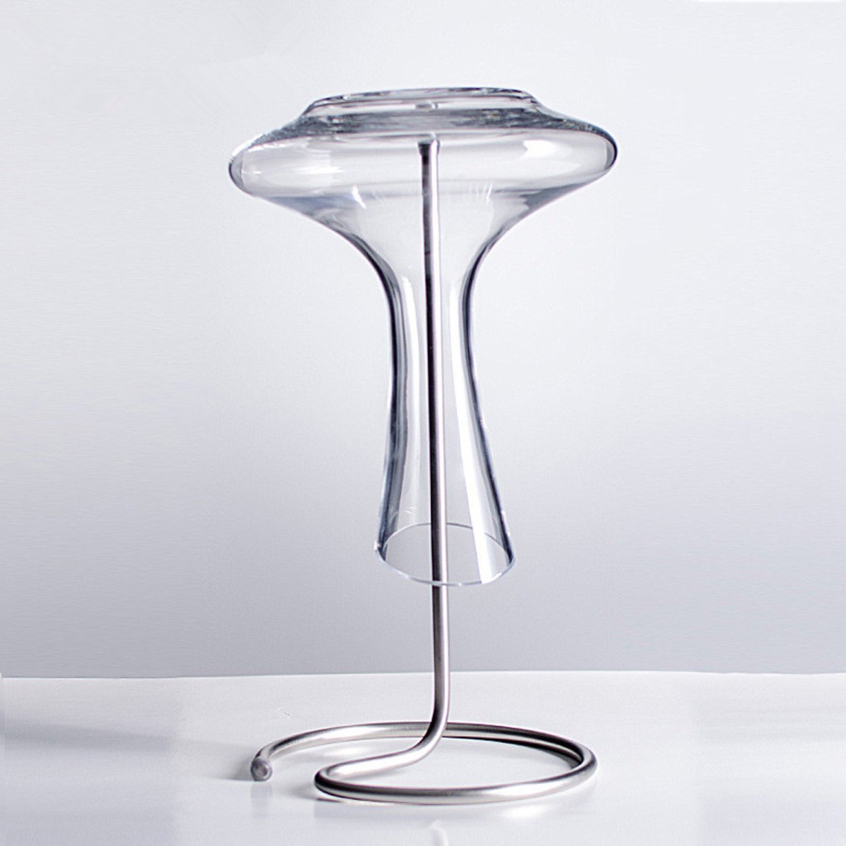 Mémoire® Royal Decanteerkaraf + RVS Droogrek combinatie set – Handgeblazen Decanter 1.5L + Premium RVS Droogstandaard – Verbeter Smaak & Aroma, Streeploos Drogen, Inclusief Schoonmaakparels & Kurkbal – Luxe Cadeauset voor Wijnliefhebbers - Wijncadeau