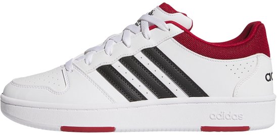Witte sneaker met rode kraag en zwarte strepen. Adidas-logo op de zijkant en zool.