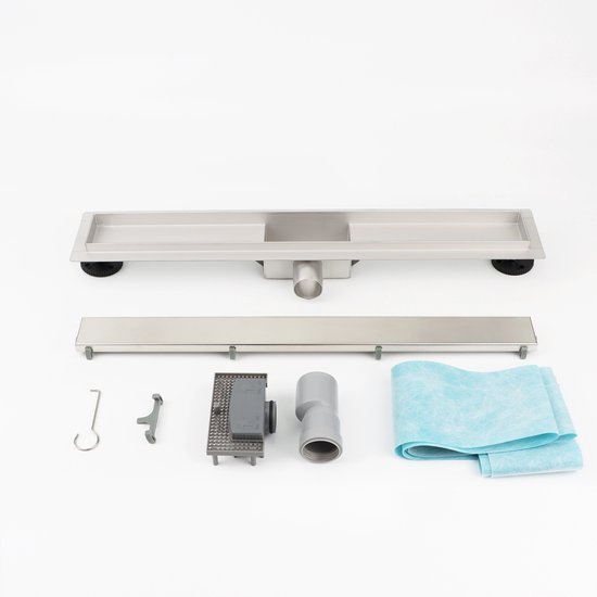 Complete RVS douchegoot set met alle onderdelen, waaronder een flens, zeef, adapter en waterdichtingsmembraan.