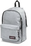 Grijze Eastpak rugzak met voorvak en Eastpak logo.