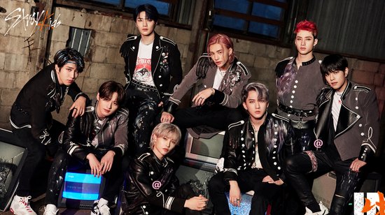 StrayKids K*PoP Groot Metalen Wandbord, Maat:40x30 cm - Bands-Artiest-Muziek-Werkplaats-Garage-Classic Car-oldtimer-Man Cave-Wandbord Mancave-Kroeg decoratie-Tekstbord-Metalen wanddecoratie