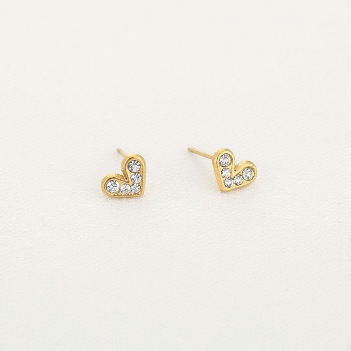 Hartjes studs met steentjes