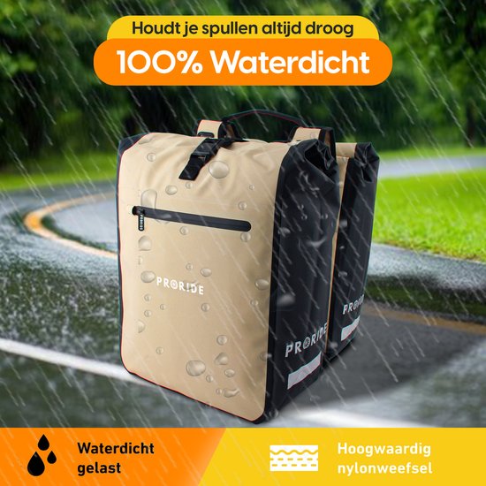 Beige en zwarte dubbele fietstas in de regen, met tekst 'Houdt je spullen altijd droog', '100% Waterdicht' en 'Waterdicht gelast'.