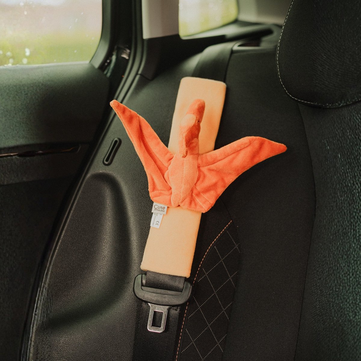 Cute since 1999 - Gordelhoes kind - Oranje Pterosaurus gordelbeschermer kind - gordelhoezen voor auto en autostoel - 27cm x 6 cm