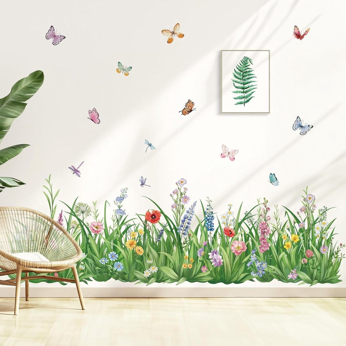 Ronte - Muurstickers Groen Gras Hoek Plint Vlinder Bloemen Planten voor Slaapkamer en Woonkamer deco met Baseboard - Natuur Thema - Milieuvriendelijk.