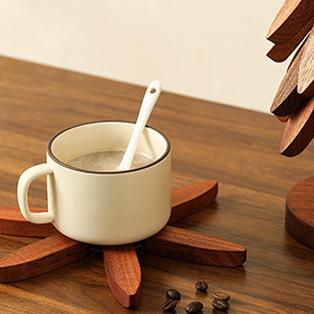 Houten onderzetters in de vorm van een boom, bestaande uit 4 onderzetters en 1 standaard, opvouwbare houten onderzetters, set met boomthema, hittebestendige onderzetters voor warme dranken, kommen, tafeldecoratie, afmetingen 22,5 x 10 cm — cadeau in Koken & Dineren - foto 2