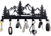 Zwart metalen sleutelhanger met bergen en bomen silhouet, met meerdere sleutels eraan gehangen.