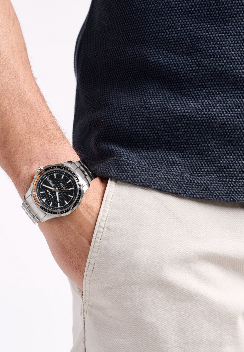 Nautica Nst Everyday Quartz Analoog Horloge Zilverkleurig En Zwart Material 100% Roestvrij Staal 100% Acero Inoxidablearmband 44 mm NAPNSF513, NAPNSF514