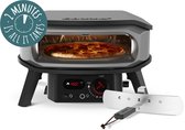 Zwarte gas-pizzaoven met een pepperoni pizza die in de oven bakt, met een cirkelvormige tekst '2 minuten'.