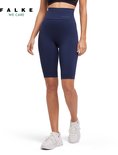 Model in een marineblauwe, hoge taille, nauwsluitende fietsbroek met visgraatpatroon en een zwart sportbeha.