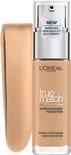 L'Oréal Paris True Match Super Blendable Foundation fles met een swatch foundation. "New Improves Skin Quality in 2 Weeks."