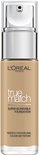 Een flesje L'Oréal Paris True Match Super-Blendable foundation met een zilveren pompje.