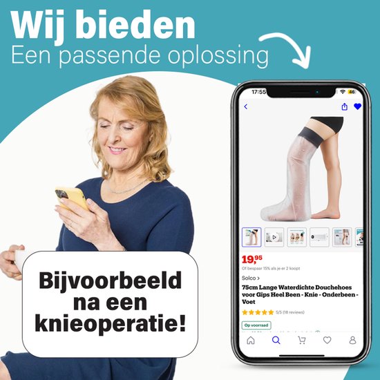 Vrouw bekijkt smartphone met productpagina van Solco beenhoes.