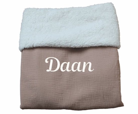 Wiegdeken met geborduurde naam