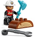 Pompier LEGO Duplo avec casque, extincteur, hache et marteau.