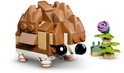 Hérisson LEGO marron avec une petite fleur violette.