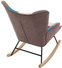 Achterkant van een bruine fauteuil met patchwork design op de rugleuning en houten schommelaars.
