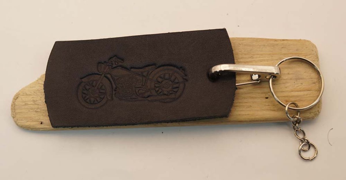 Leren sleutelhanger motor in het donker blauw - biker sleutelhanger - motorrijder sleutelhanger - lederen sleutelhangers - bikers keyring - leather keyring - motorcylce sleutelhanger - stoere sleutelhangers - motorcycles sleutelhanger
