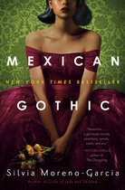 Boekcover: 'Mexican Gothic' met een vrouw in bordeauxrode jurk, met de tekst 'Mexican Gothic' en citaten.