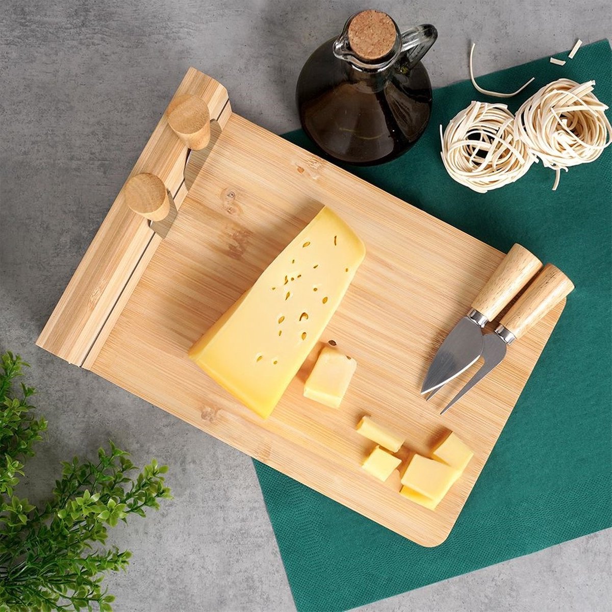 Kaasplank met Kaasmes Bamboe 5 delig - Serveerplank - Kaasmessen - Set - Hapjesplank - Mesjes - Snijplank — cadeau in Kookcadeaus - foto 2