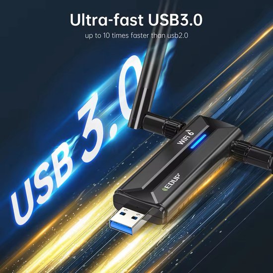 Zwarte EDUP WiFi 6 adapter met twee antennes, aangesloten via ultra-snelle USB 3.0. Blauw lampje brandt.