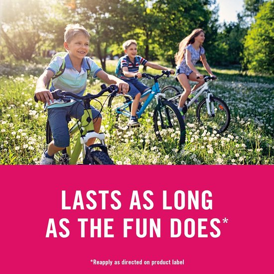 Kinderen fietsen buiten in de zon. "Lasts as long as the fun does".