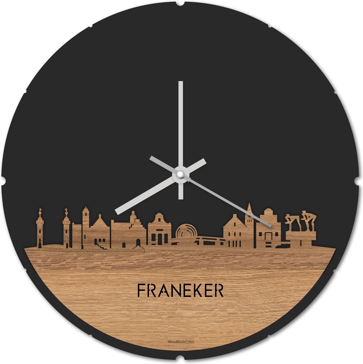 Skyline Klok Rond Franeker Eikenhout - Ø 44 cm - Stil uurwerk - Wanddecoratie - Meer steden beschikbaar - Woonkamer idee - Woondecoratie - City Art - Steden kunst - Cadeau voor hem - Cadeau voor haar - Jubileum - Trouwerij - Housewarming -
