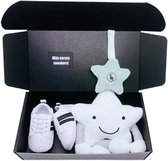 Kraamcadeau jongen - kraamkado jongen met sneakers, knuffel met muziek en speelgeluid - rammelaar - zwangerschap cadeau - een coole baby is geboren - rechtstreeks versturen ook mogelijk