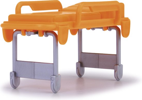 Oranje brancard met grijze wieltjes, klaar voor gebruik.