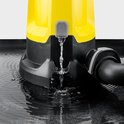Kärcher vuilwaterpomp pompt water uit
