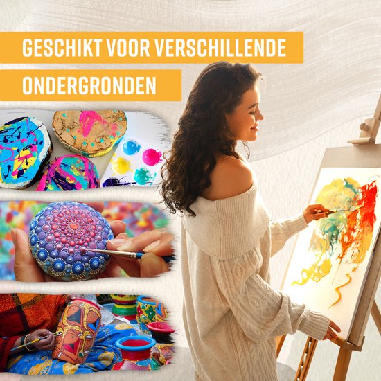 Een vrouw schildert op een ezel. Collage met beschilderde stenen, mandala's en maskers.