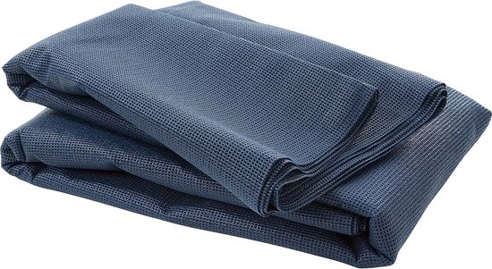 Blauw tenttapijt, opgevouwen met een open structuur.
